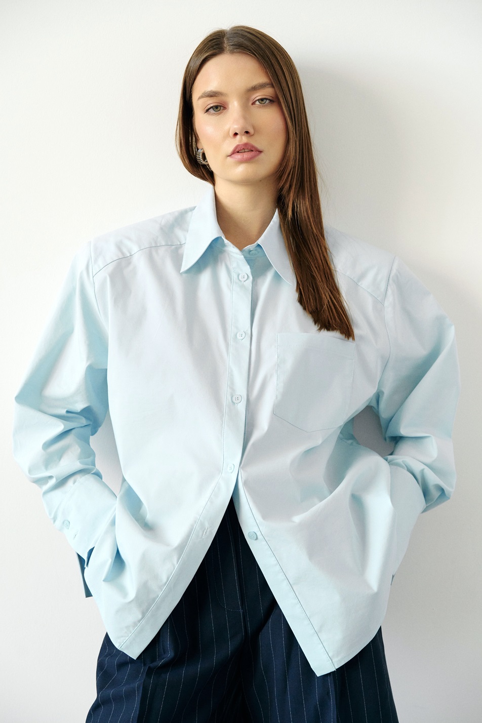 Рубашка с плечом голубая