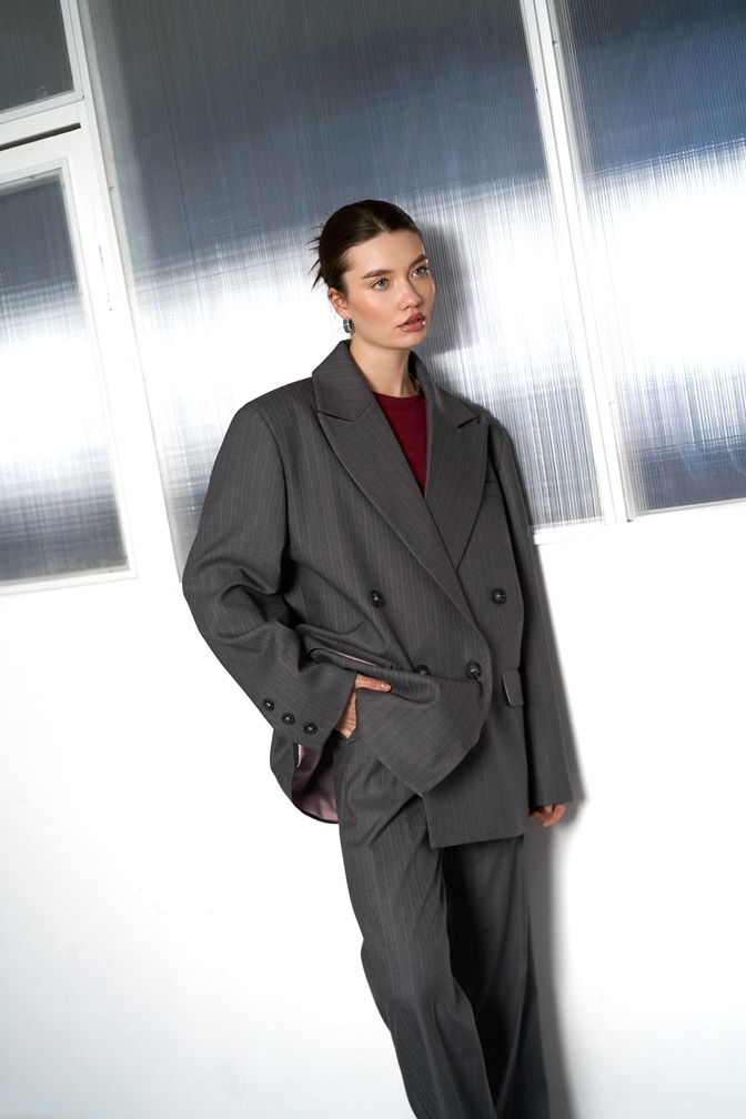 Брюки трубы Grey Stripe светло-серые