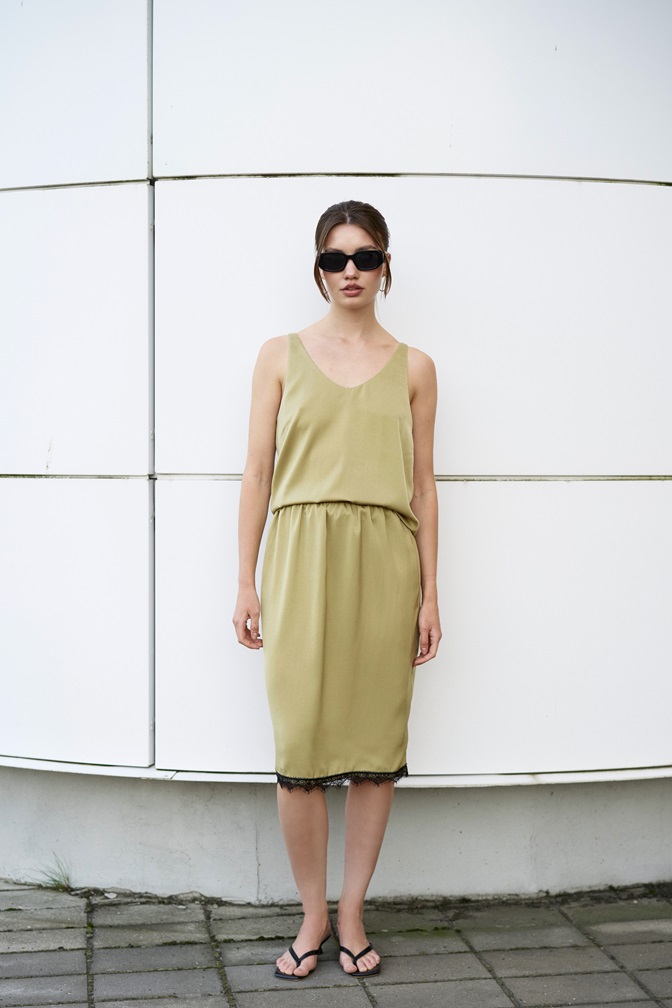 Юбка миди с кружевом олива